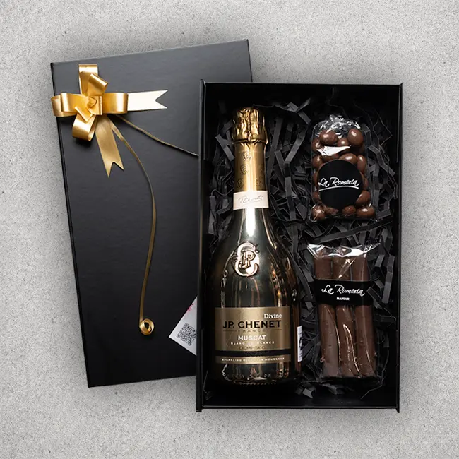 1 J.P Chenet Muscat + 1 Almendra + 1 Cuchufli + Caja M